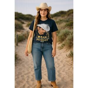 BRAD PAISLEY Virtual Reality 2012 Concert Tour t shirt fits women's medium